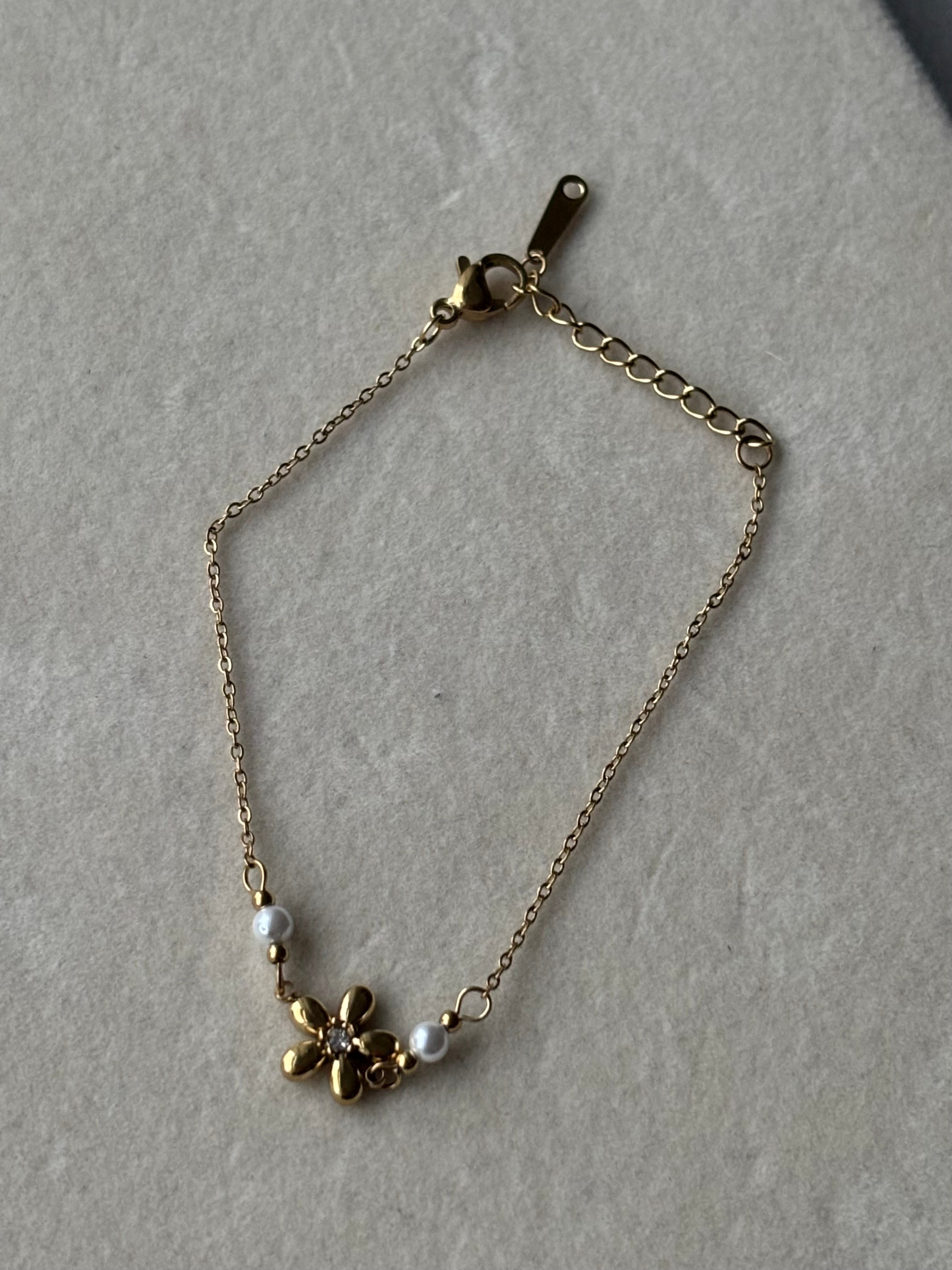 Bracelet avec petite fleur