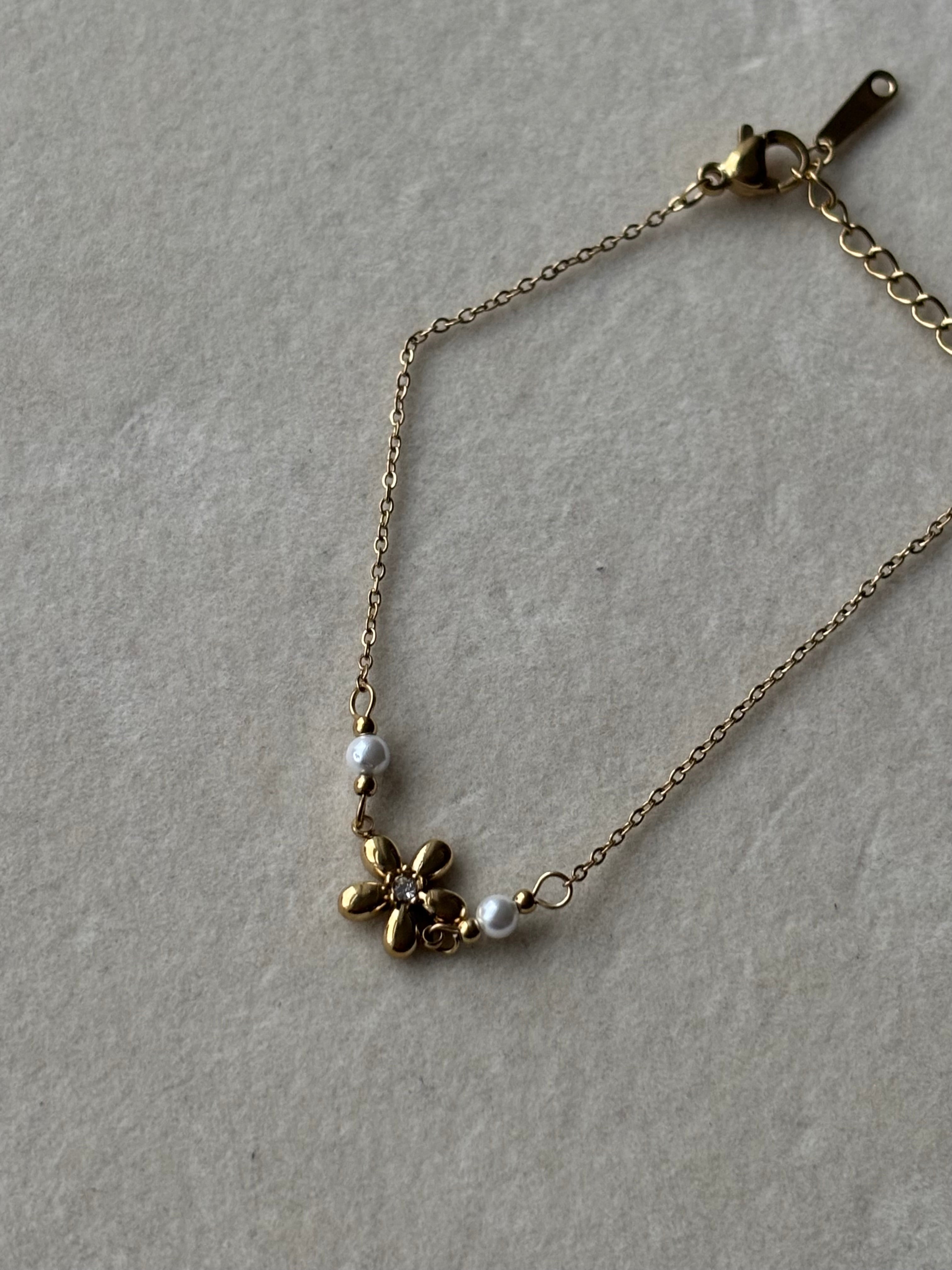 Bracelet avec petite fleur