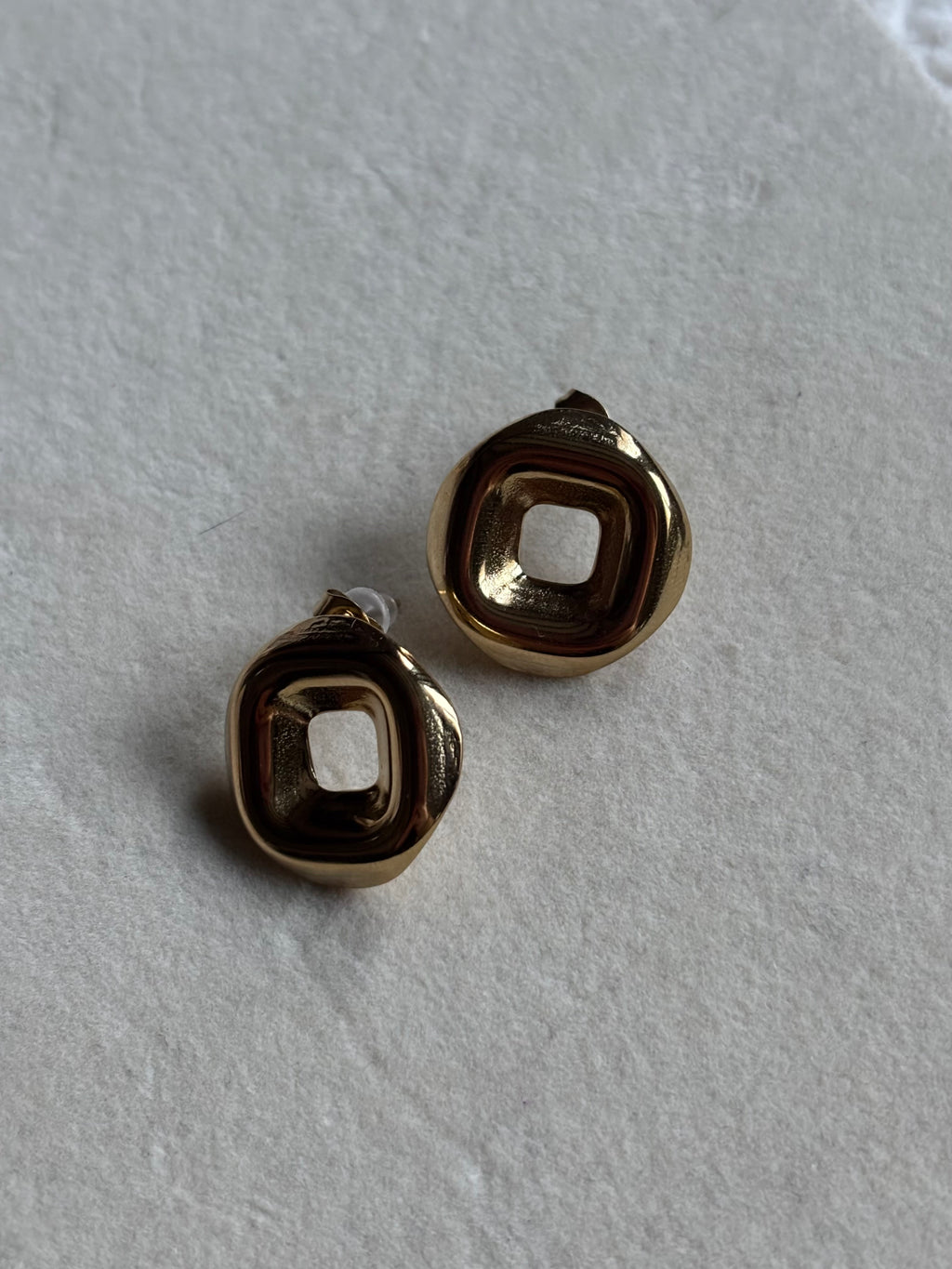 Boucles d'oreilles puces carrés