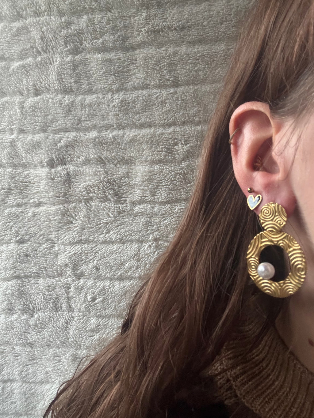 Boucles d'oreilles dorées pendantes cercle avec perle