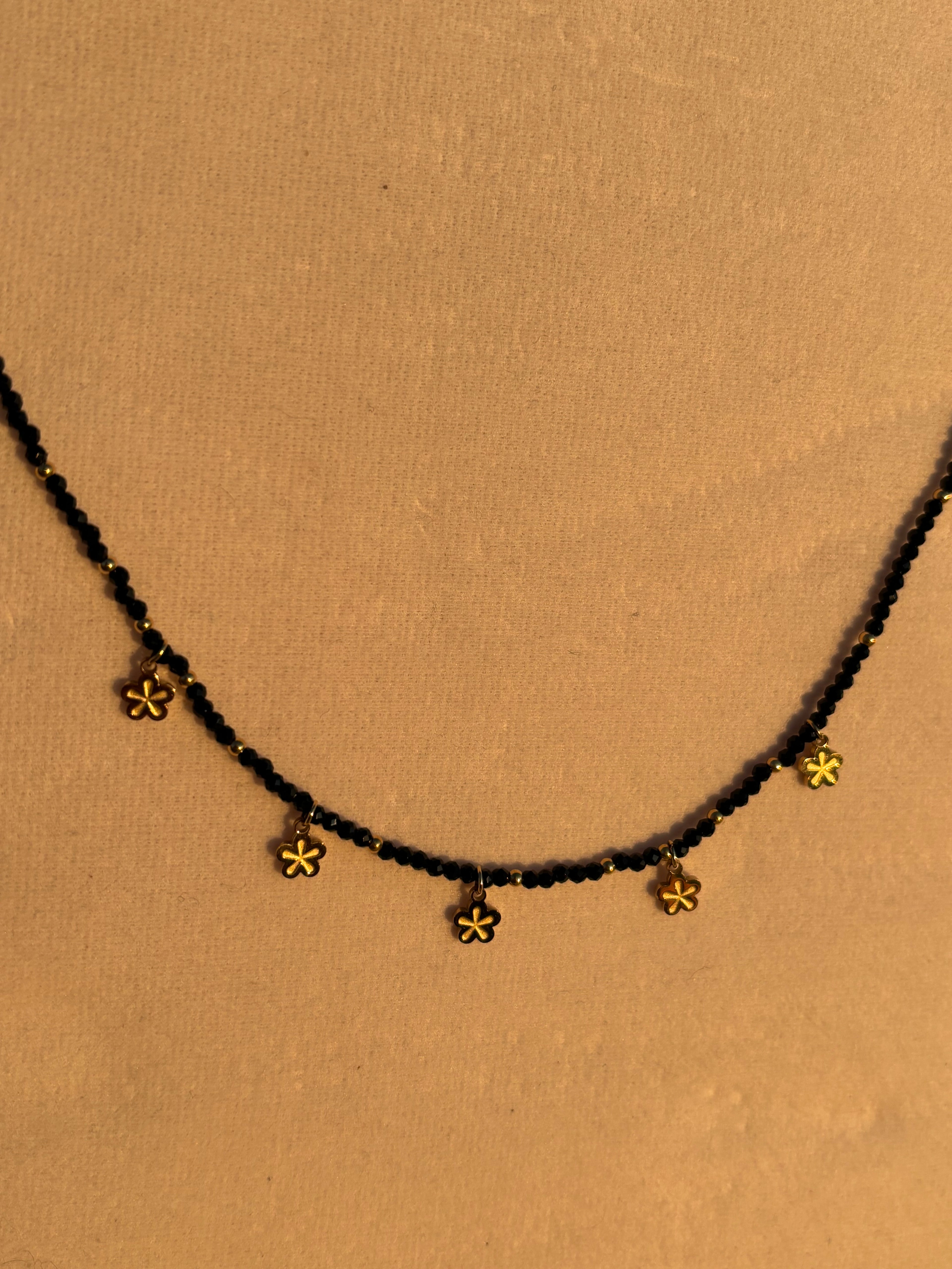 Collier fin avec perles