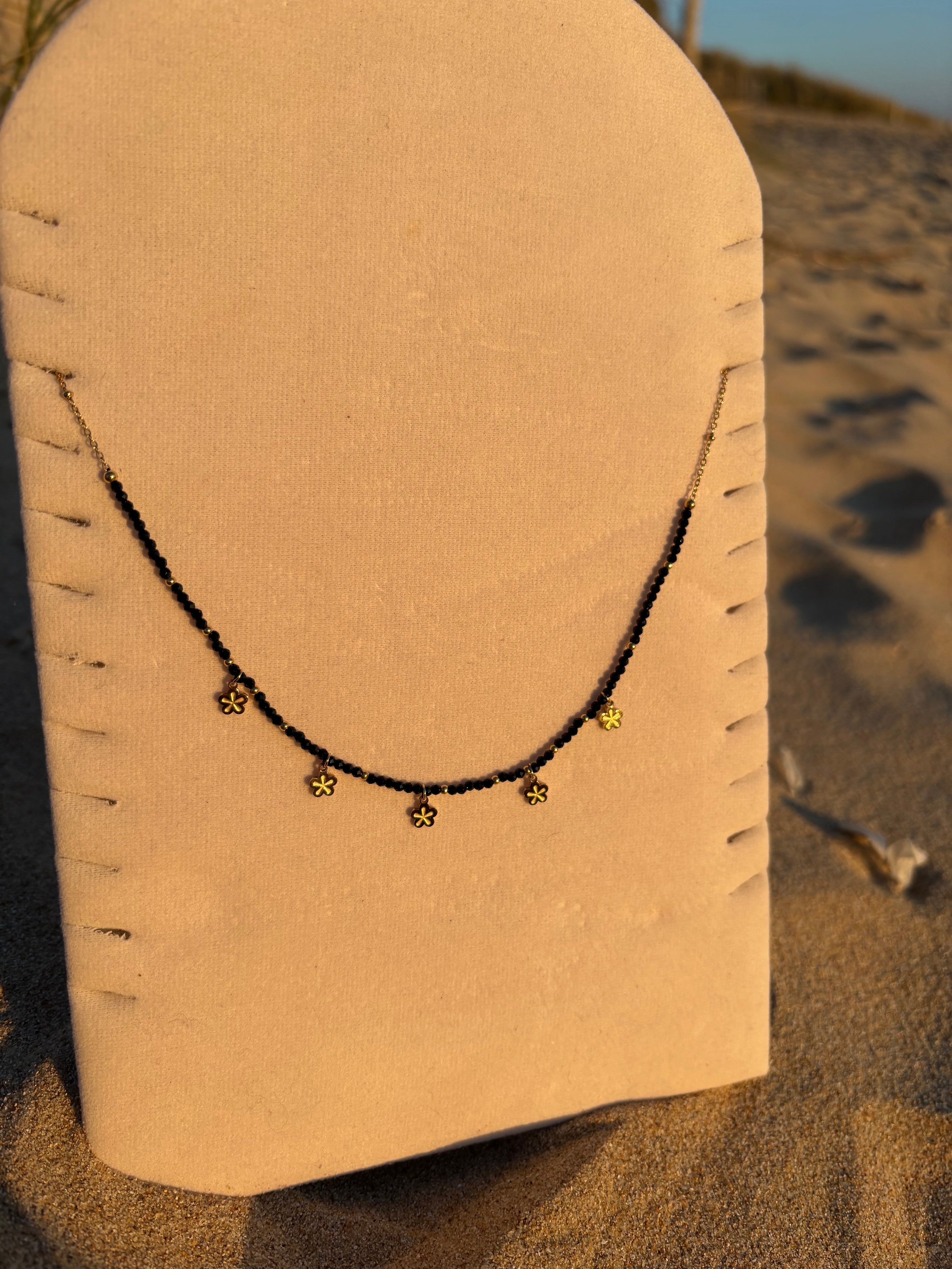 Collier fin avec perles