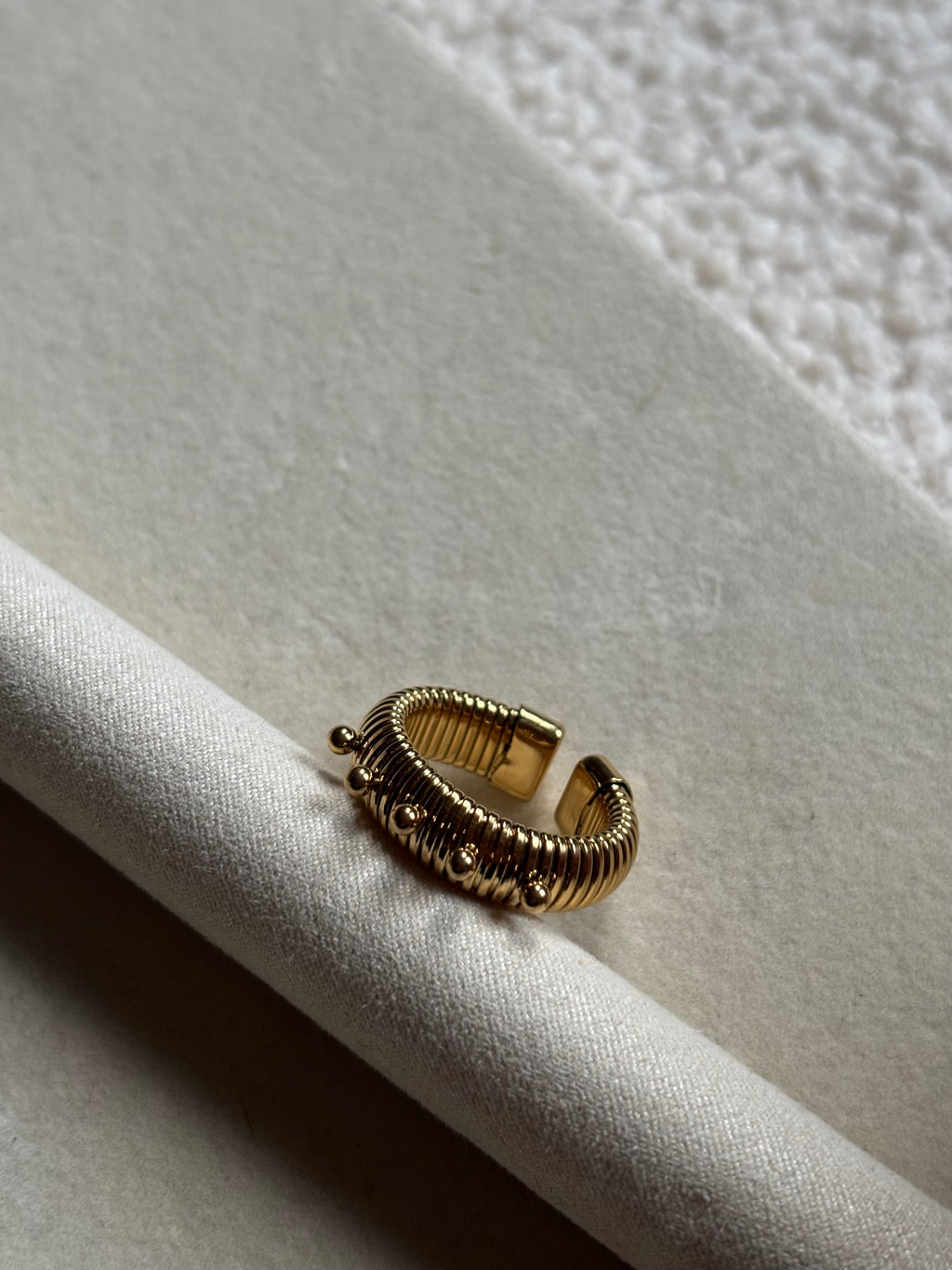 Bague avec petites billes