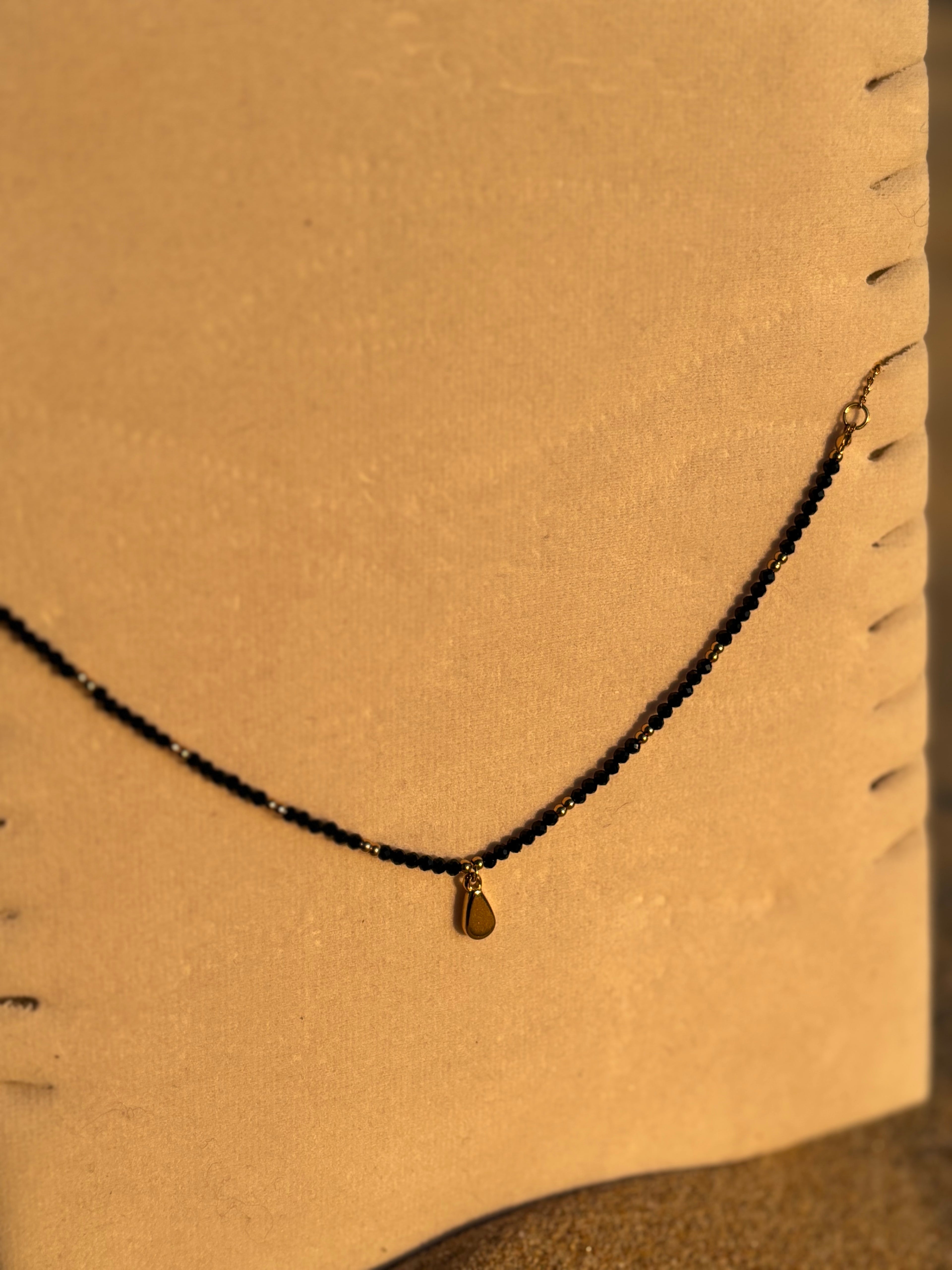 Collier fin avec perles