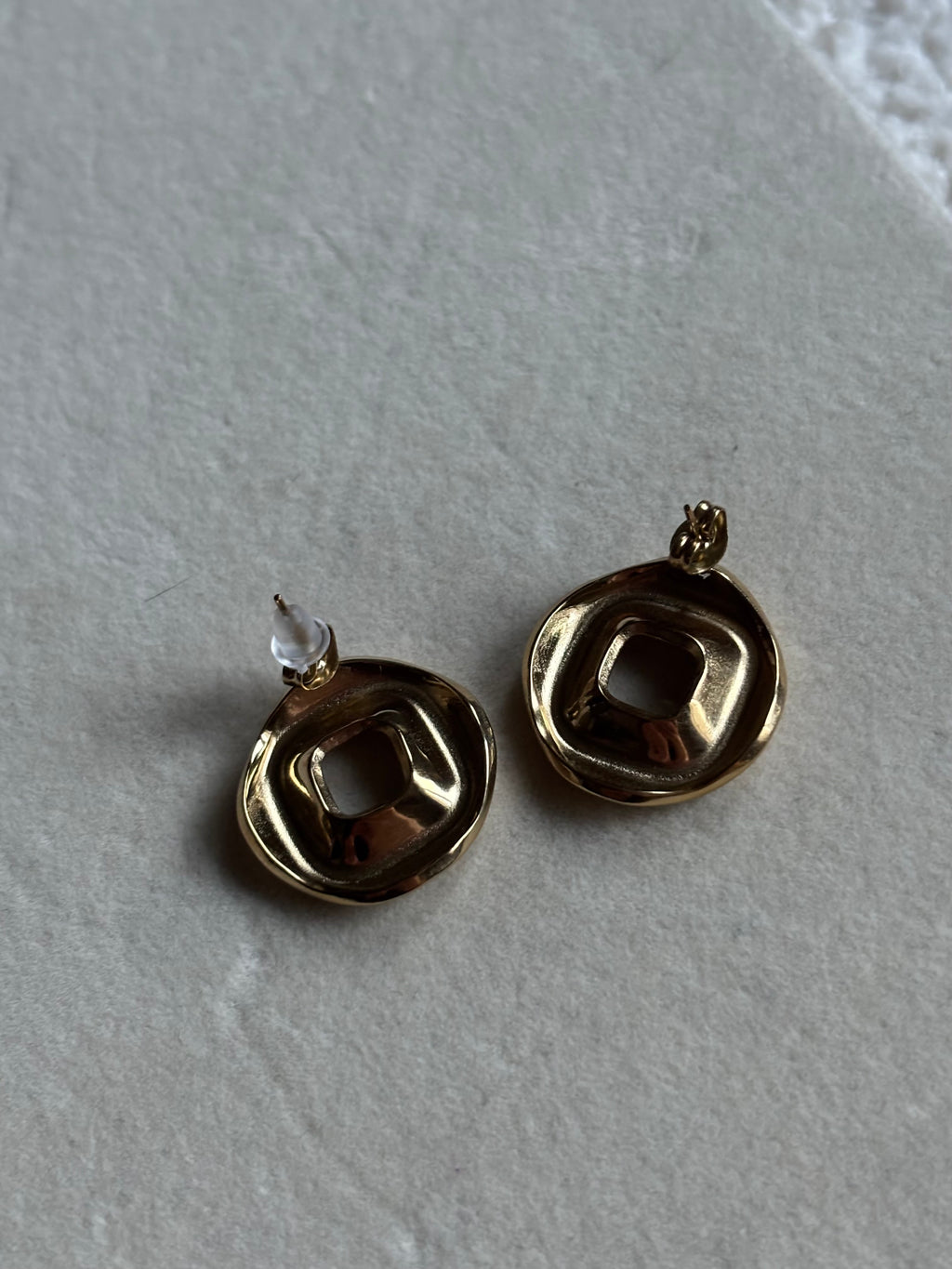 Boucles d'oreilles puces carrés